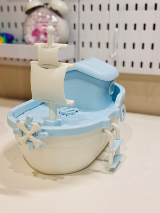 🎀 Ship shaped piggy bank with lock and key