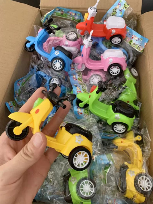 🎀 Mini Pullback Scooter keychain