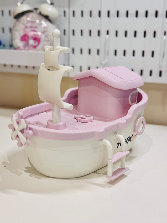 🎀 Ship Shaped piggy bank with lock and key