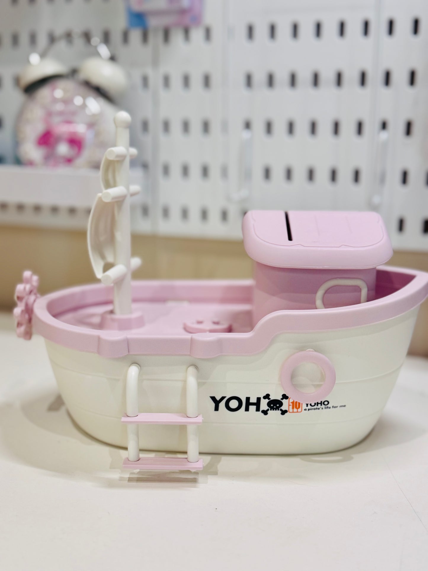 🎀 Ship Shaped piggy bank with lock and key
