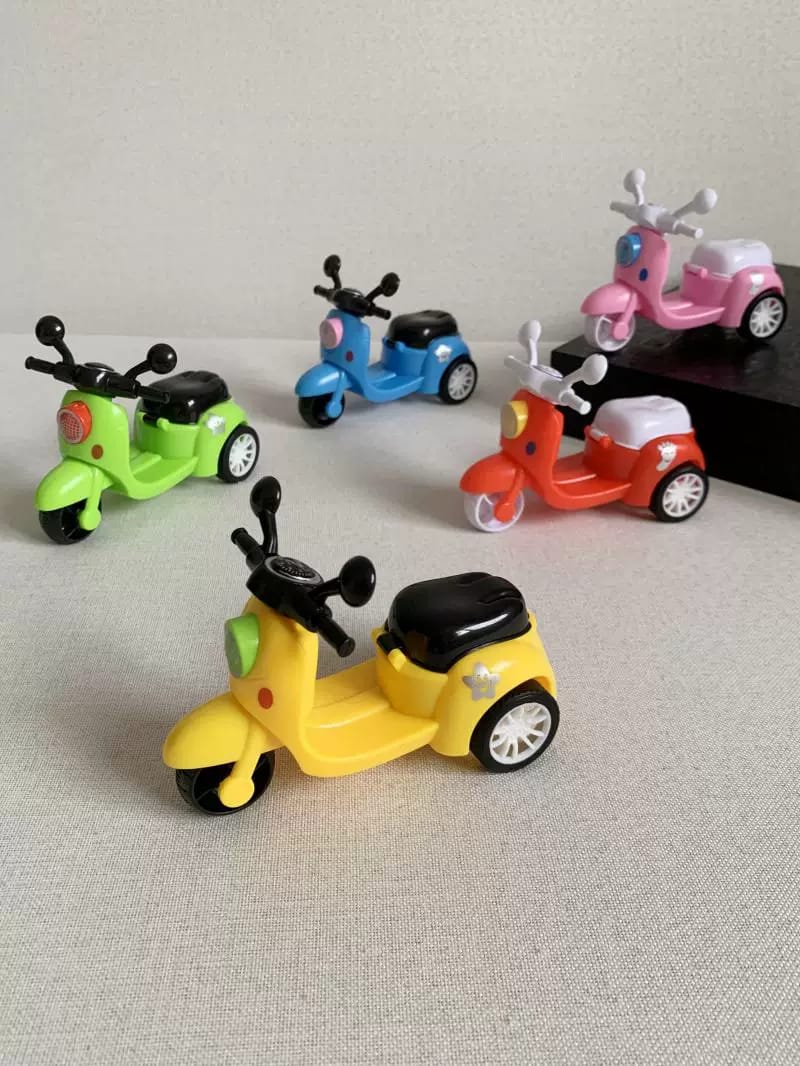 🎀 Mini Pullback Scooter keychain
